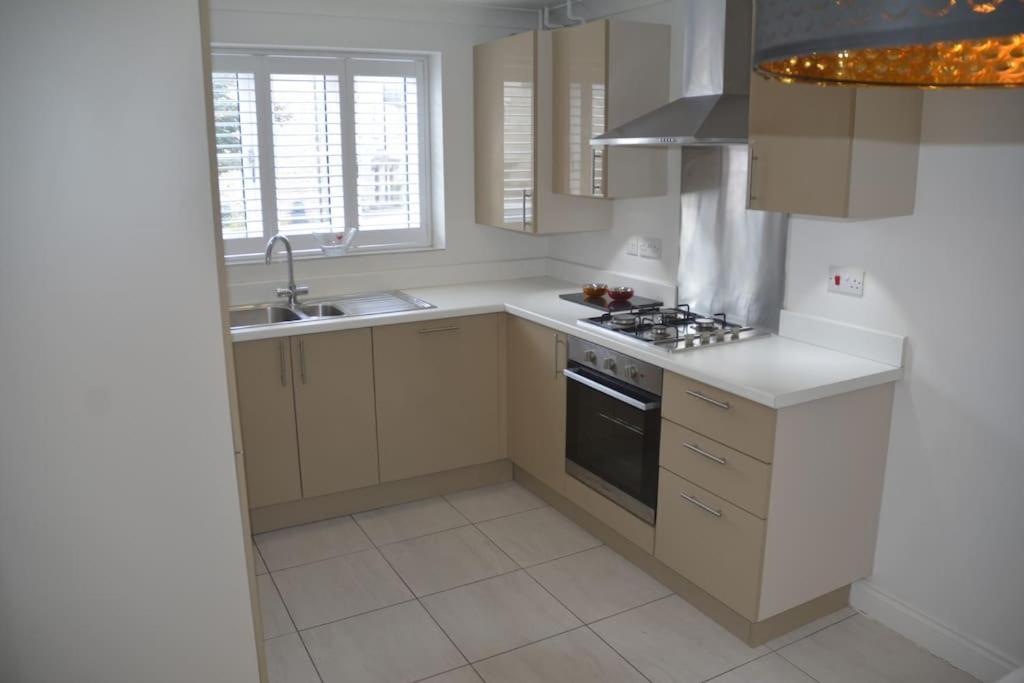 Modern Town House In Cotswolds - 3 Double Bedrooms Witney Εξωτερικό φωτογραφία