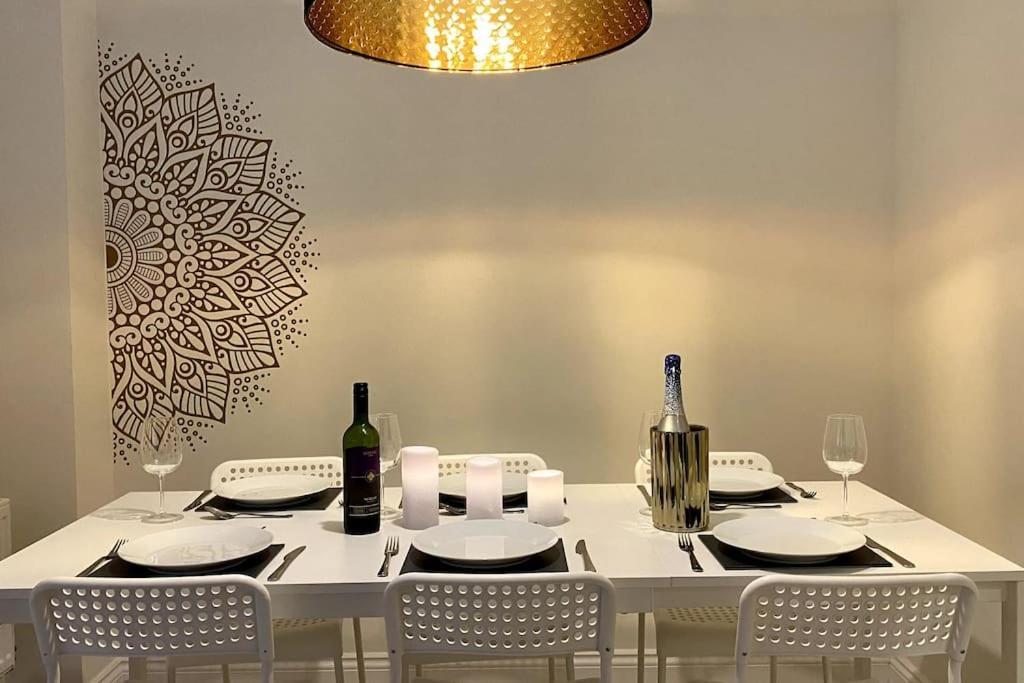 Modern Town House In Cotswolds - 3 Double Bedrooms Witney Εξωτερικό φωτογραφία