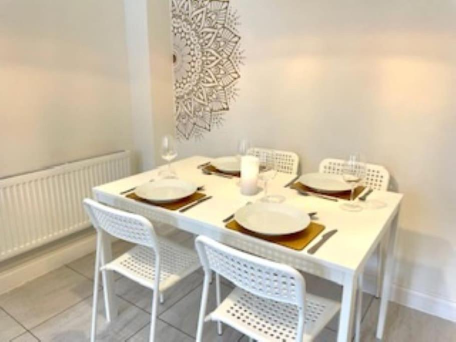 Modern Town House In Cotswolds - 3 Double Bedrooms Witney Εξωτερικό φωτογραφία