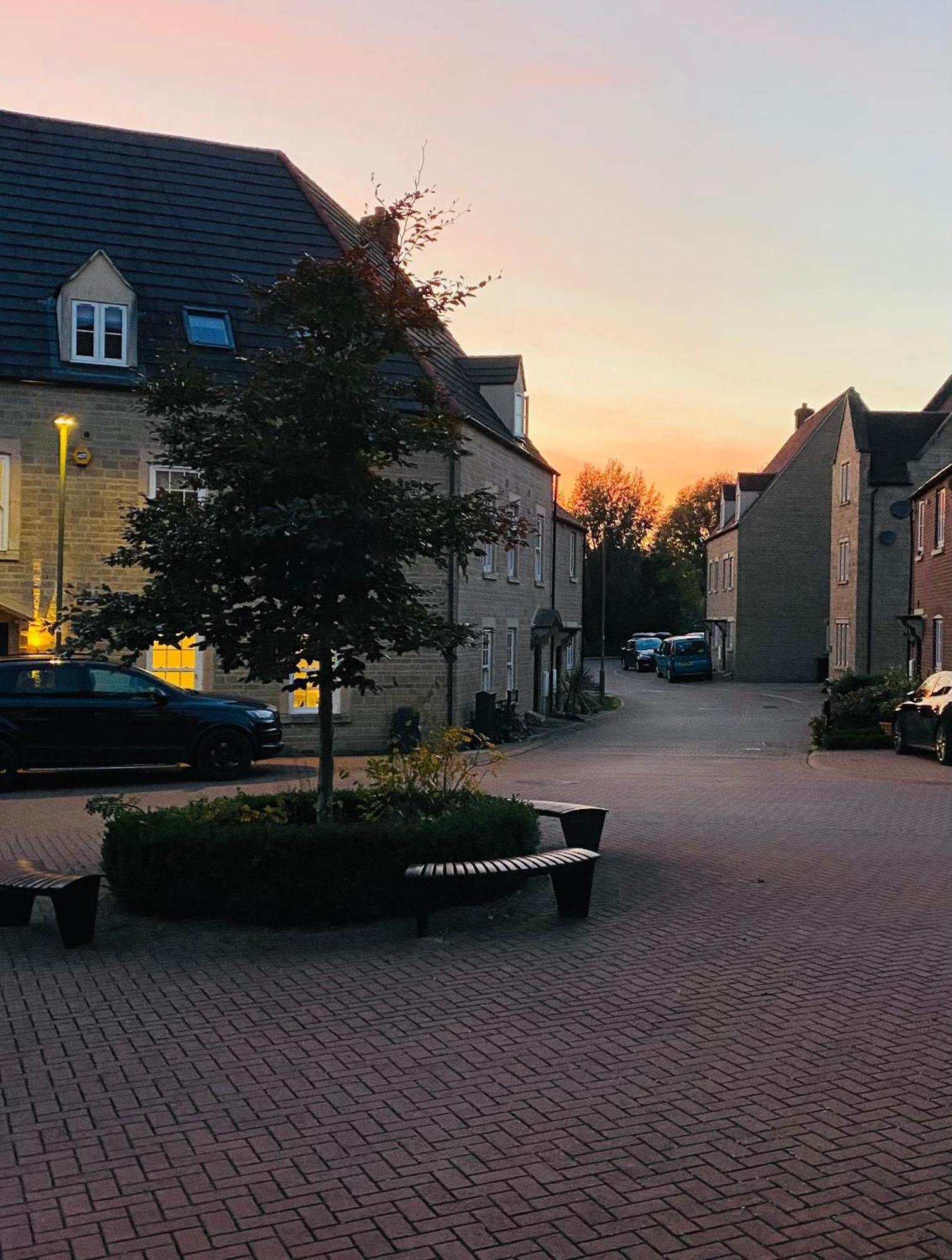 Modern Town House In Cotswolds - 3 Double Bedrooms Witney Εξωτερικό φωτογραφία